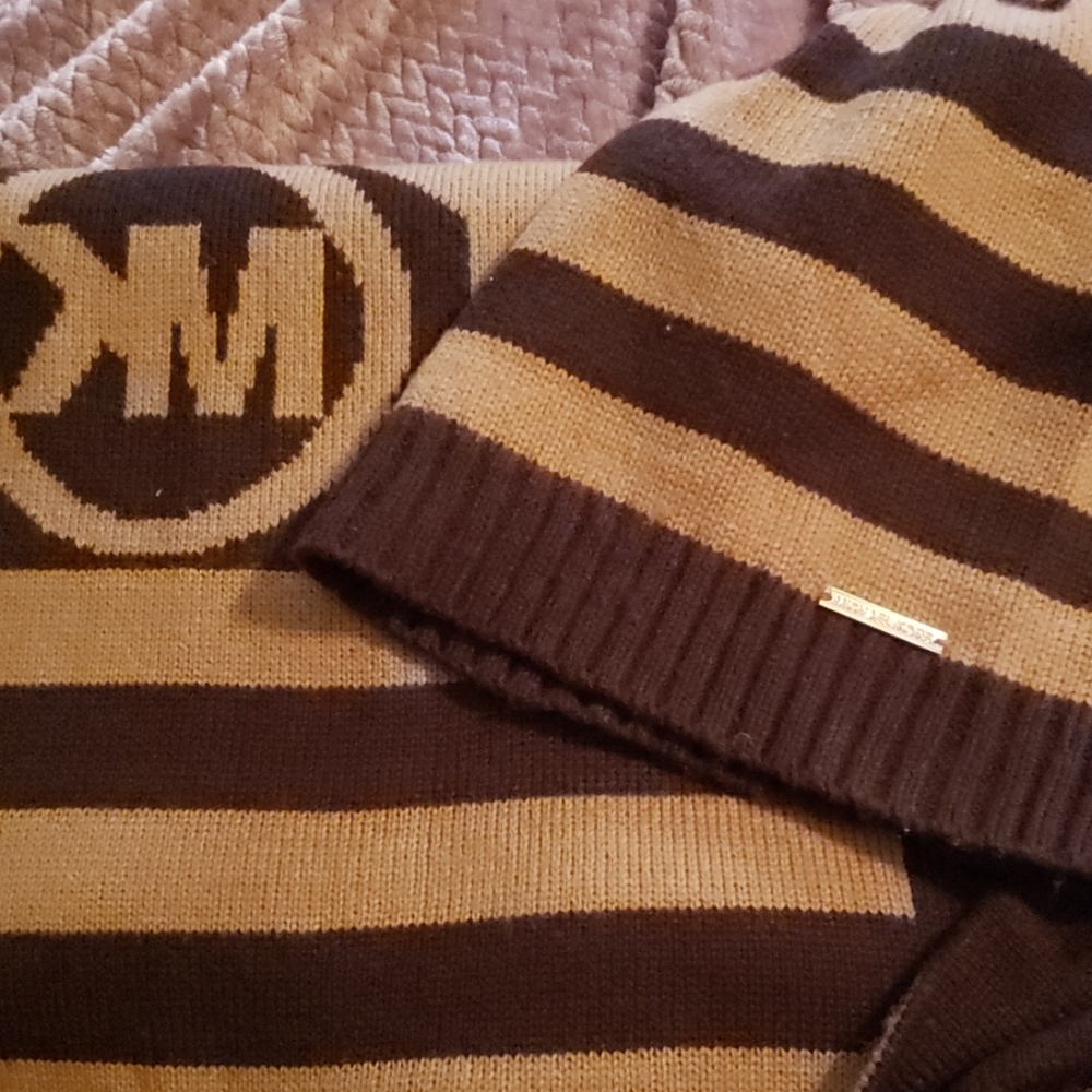 Micheal Kors Men hat and scarf set